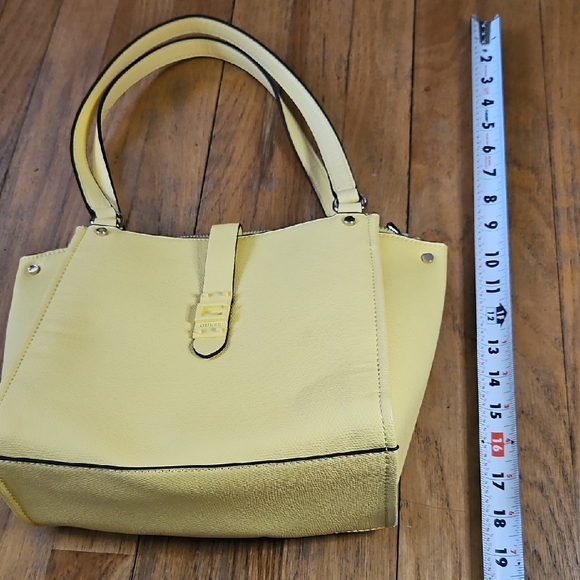 EUC Beautiful Guess Tropical Yellow Shoulder Crossbody Tote Bag Vacation Ready - Picture 11 of 13